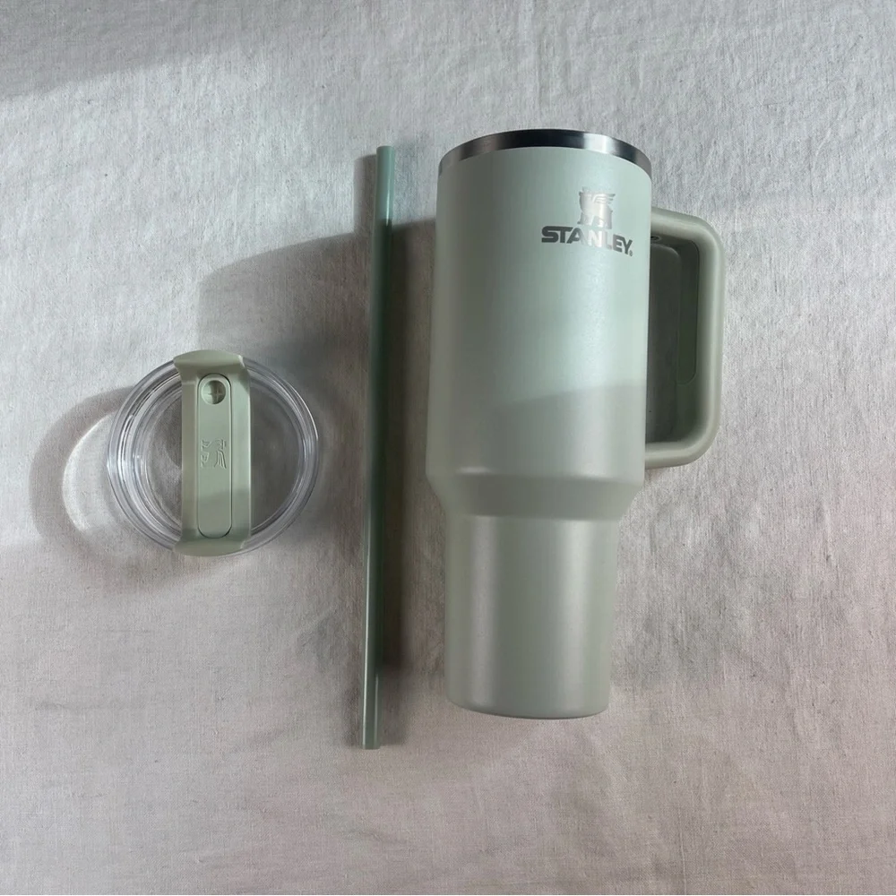 Stanley 40 oz Tumbler Hearth & Hand Magnolia LIMITED EDITION Serene Green - Picture 9 of 11